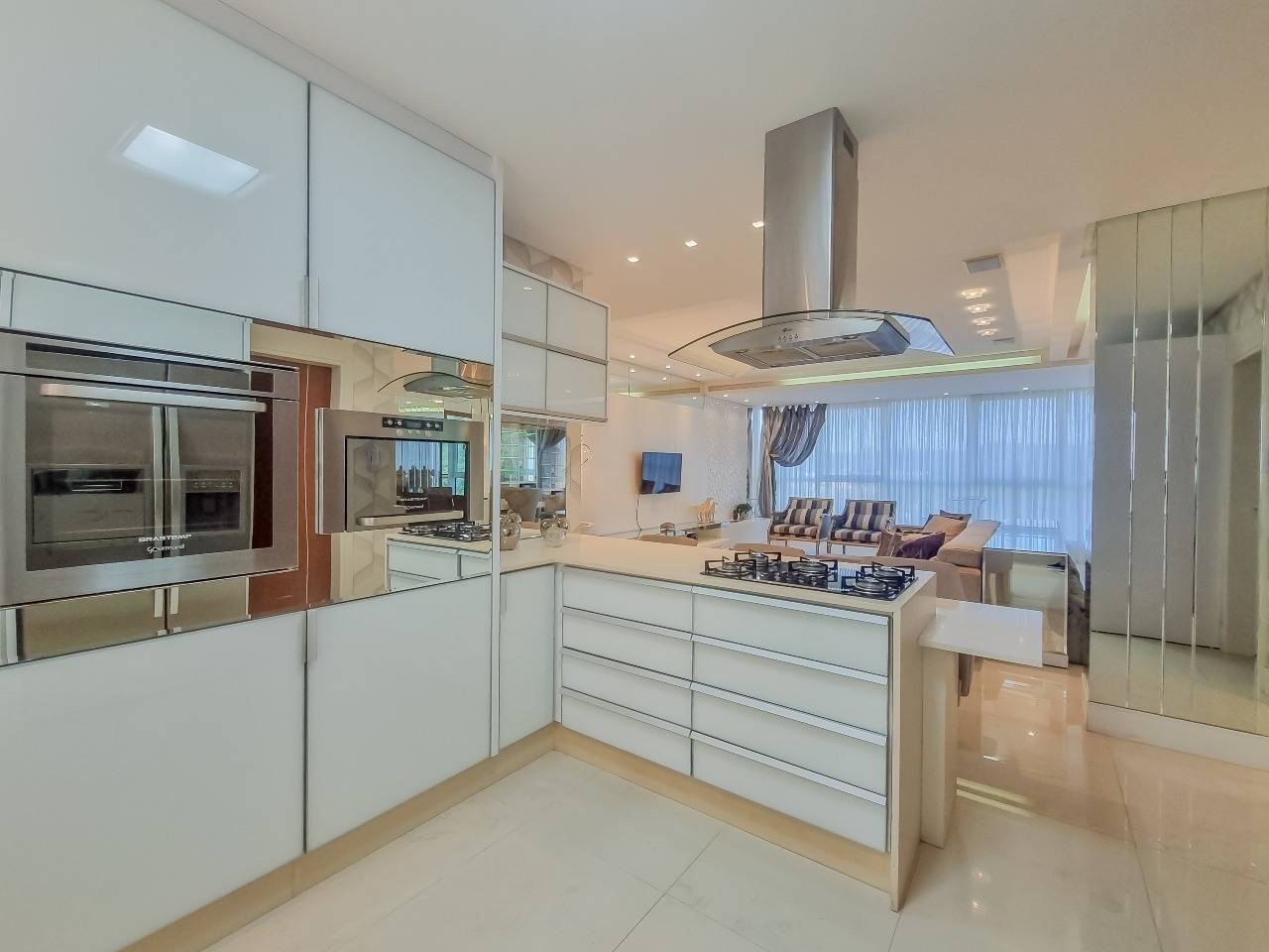 Foto do imóvel Apartamento mobiliado de 220m² no Marina Beach Tower com 4 suítes e marina exclusiva – Balneário Camboriú