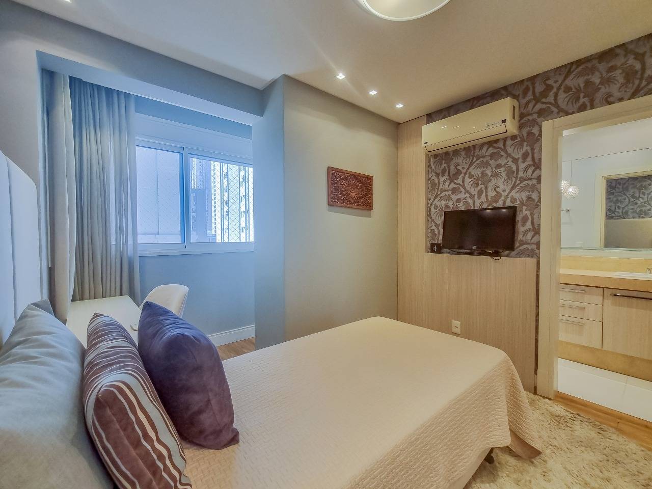Foto do imóvel Apartamento mobiliado de 220m² no Marina Beach Tower com 4 suítes e marina exclusiva – Balneário Camboriú