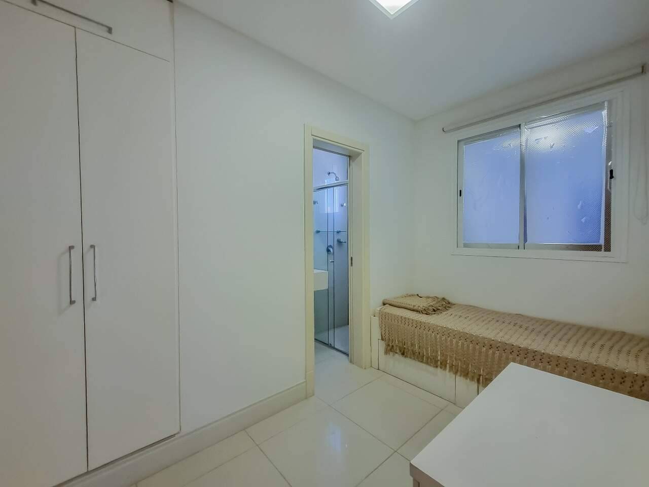Foto do imóvel Apartamento mobiliado de 220m² no Marina Beach Tower com 4 suítes e marina exclusiva – Balneário Camboriú