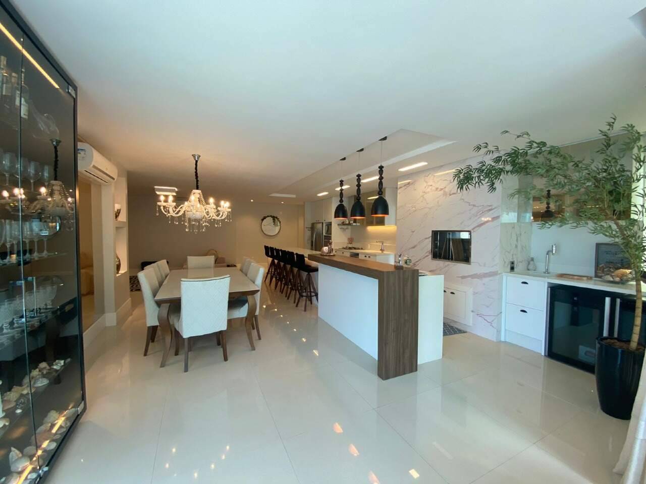 Foto do imóvel Apartamento no Brava Beach Torre Corais Itajaí com 3 suítes e 200m² de frente para o mar