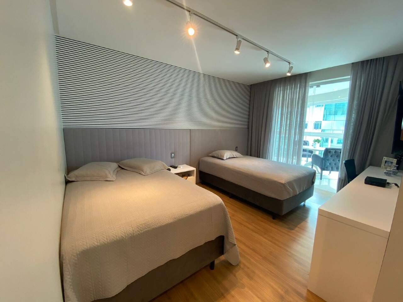 Foto do imóvel Apartamento no Brava Beach Torre Corais Itajaí com 3 suítes e 200m² de frente para o mar