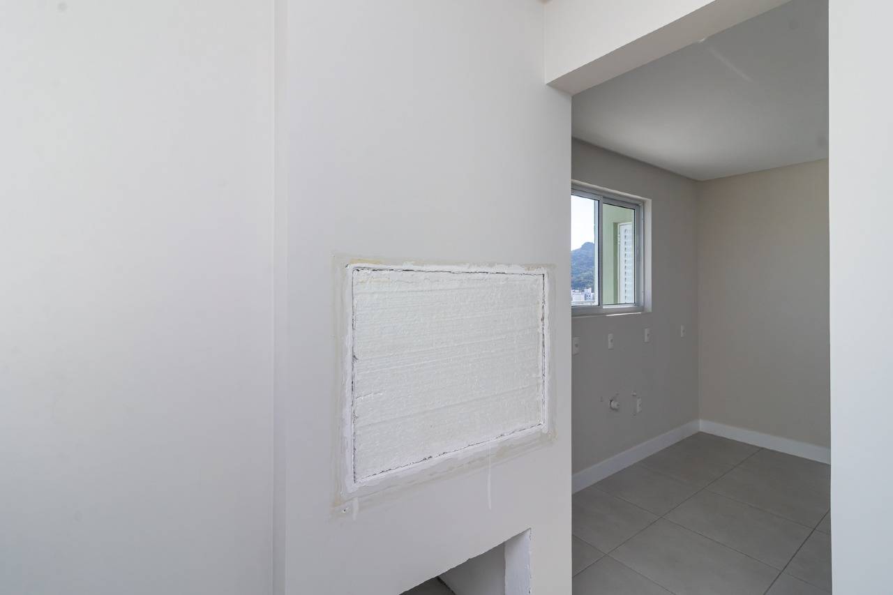 Foto do imóvel Apartamento no Centro de Balneário Camboriú com Home Office + 02 Suítes á venda no Edifício Sol da Manhã