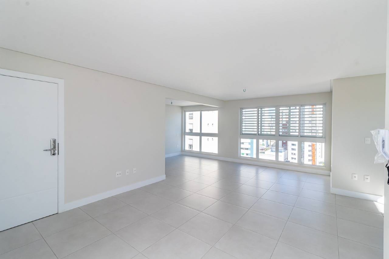Foto do imóvel Apartamento no Centro de Balneário Camboriú com Home Office + 02 Suítes á venda no Edifício Sol da Manhã