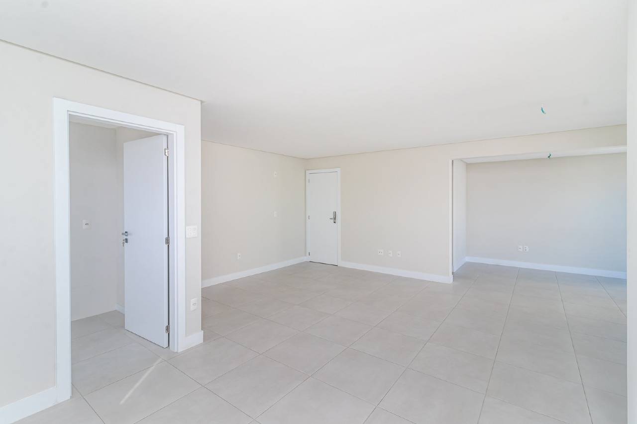 Foto do imóvel Apartamento no Centro de Balneário Camboriú com Home Office + 02 Suítes á venda no Edifício Sol da Manhã