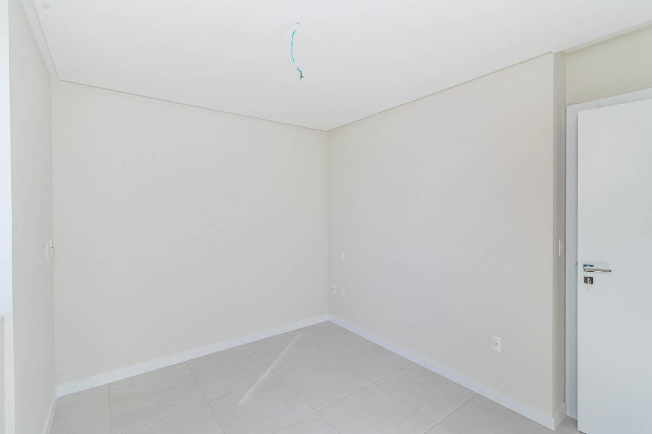 Foto do imóvel Apartamento no Centro de Balneário Camboriú com Home Office + 02 Suítes á venda no Edifício Sol da Manhã