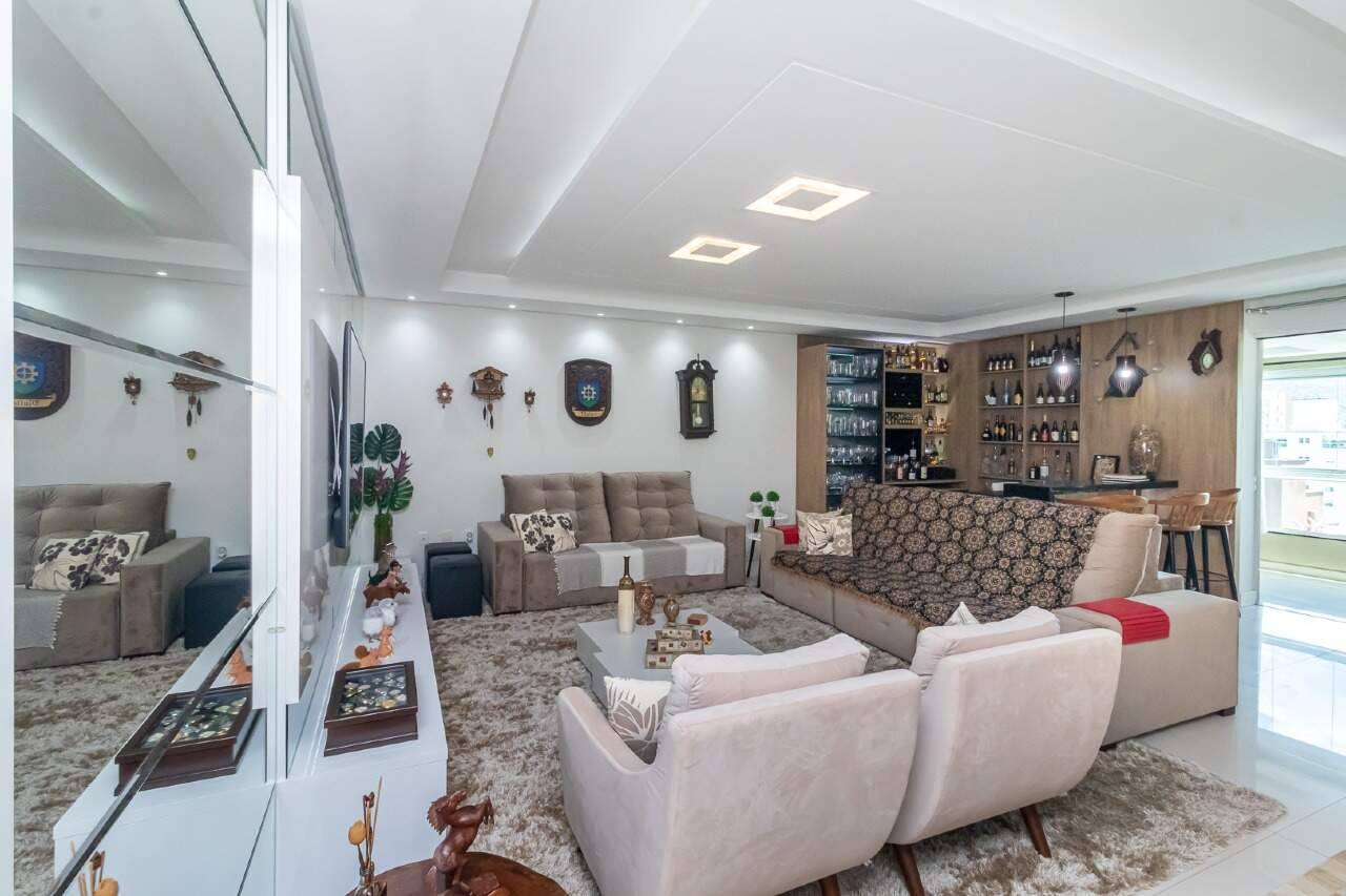 Foto do imóvel Apartamento 5 suítes no Edifício Imperial Palace em Itapema – 300m² mobiliado