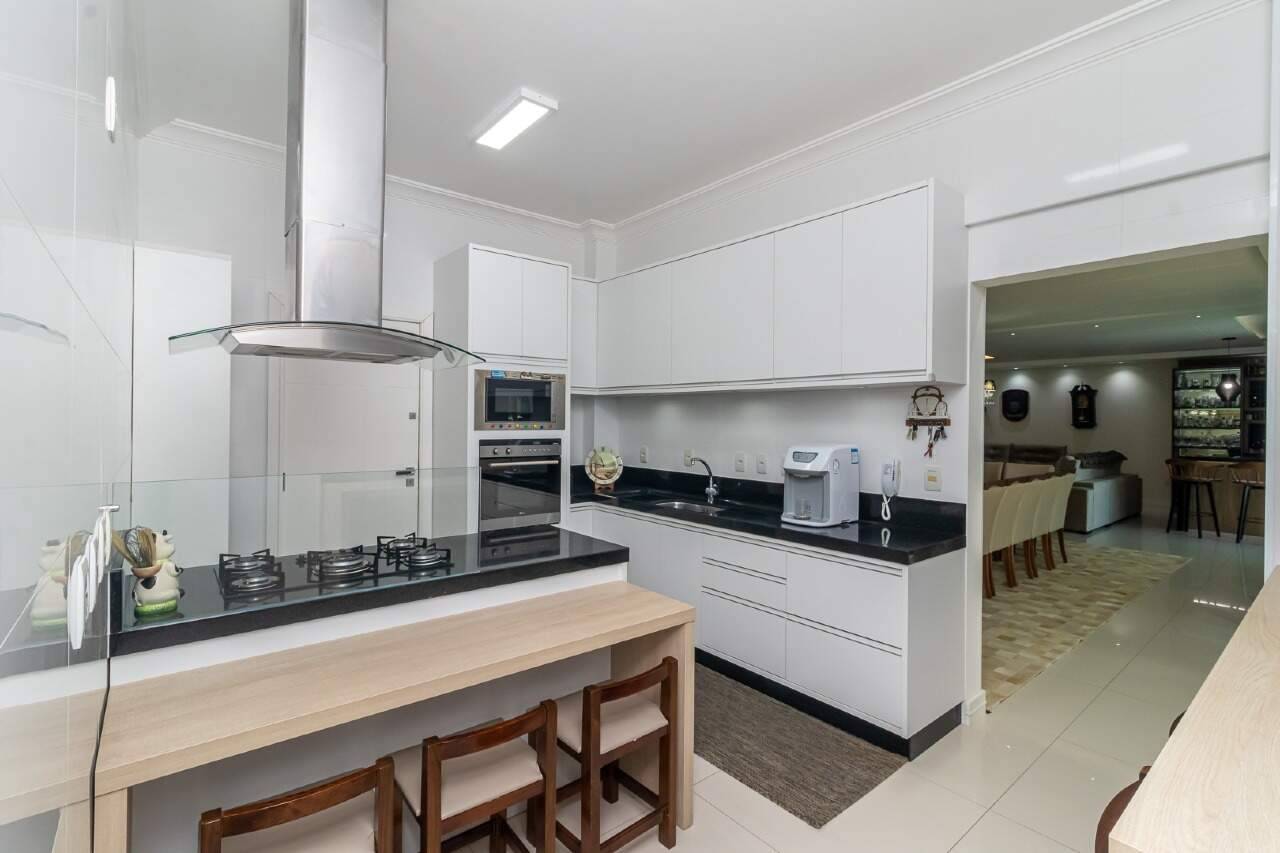 Foto do imóvel Apartamento 5 suítes no Edifício Imperial Palace em Itapema – 300m² mobiliado