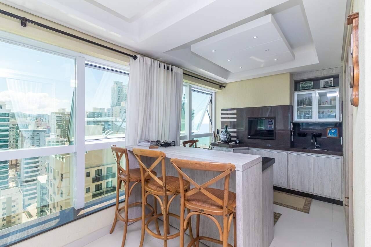 Foto do imóvel Apartamento 5 suítes no Edifício Imperial Palace em Itapema – 300m² mobiliado
