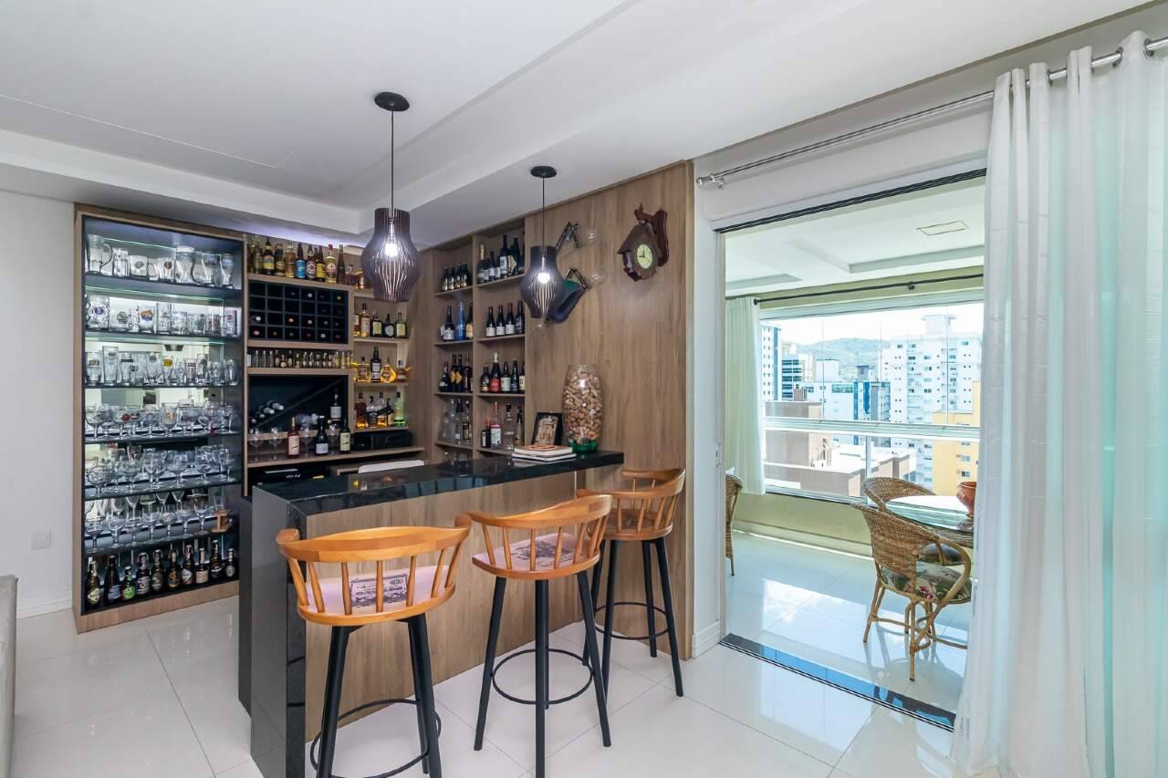 Foto do imóvel Apartamento 5 suítes no Edifício Imperial Palace em Itapema – 300m² mobiliado
