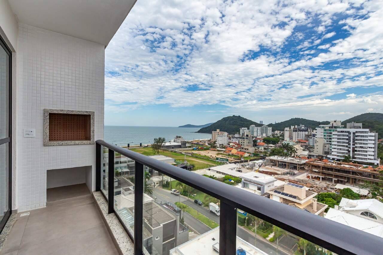 Apartamento com 3 suítes no edifício Brava Garden na Praia Brava em Itajaí