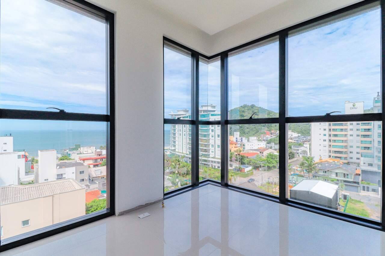 Apartamento com 4 suítes no Brava Palace na Praia Brava em Itajaí