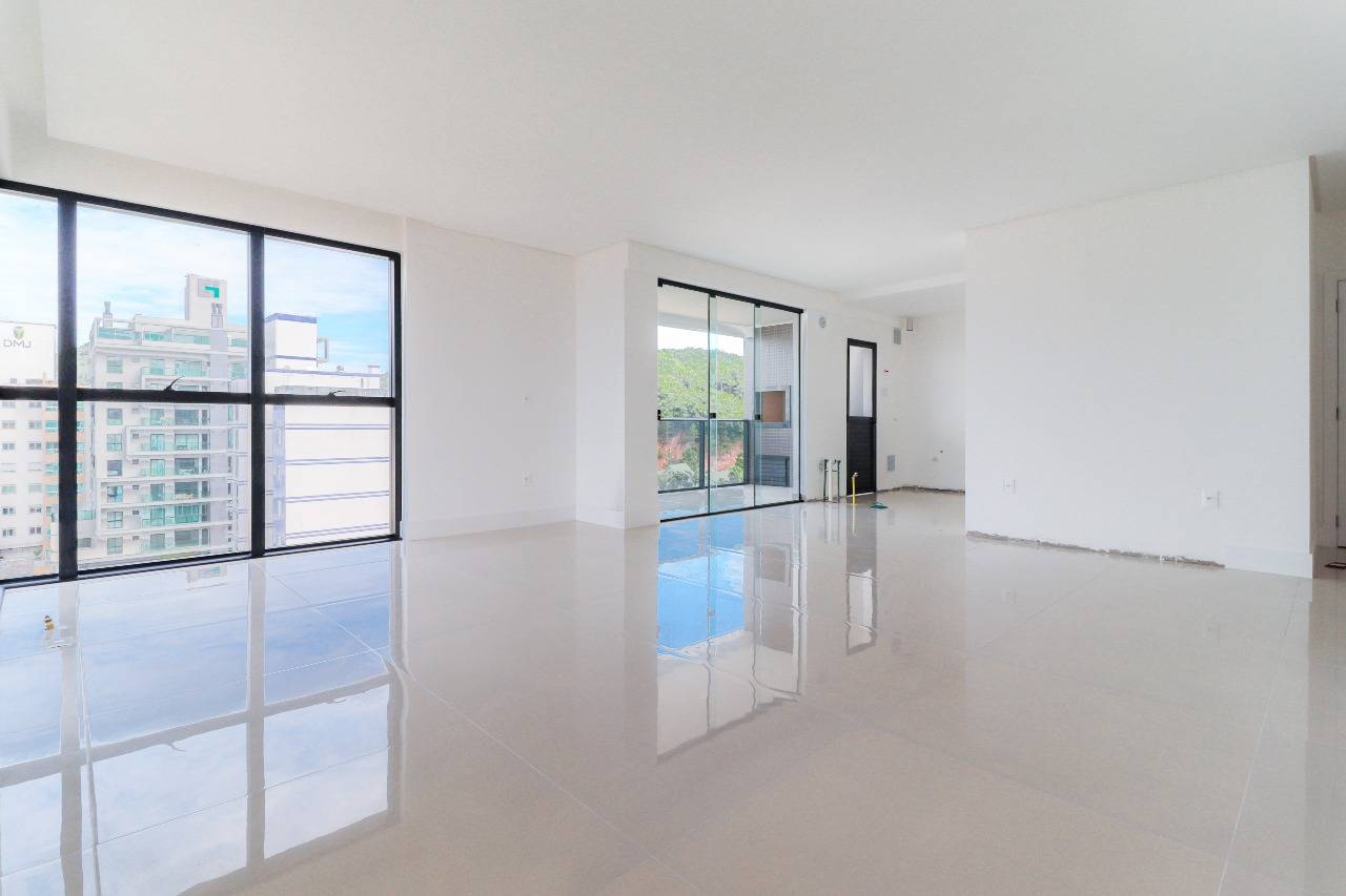 Foto do imóvel Apartamento de alto padrão na Praia Brava em Itajaí – 4 suítes e 3 vagas de garagem