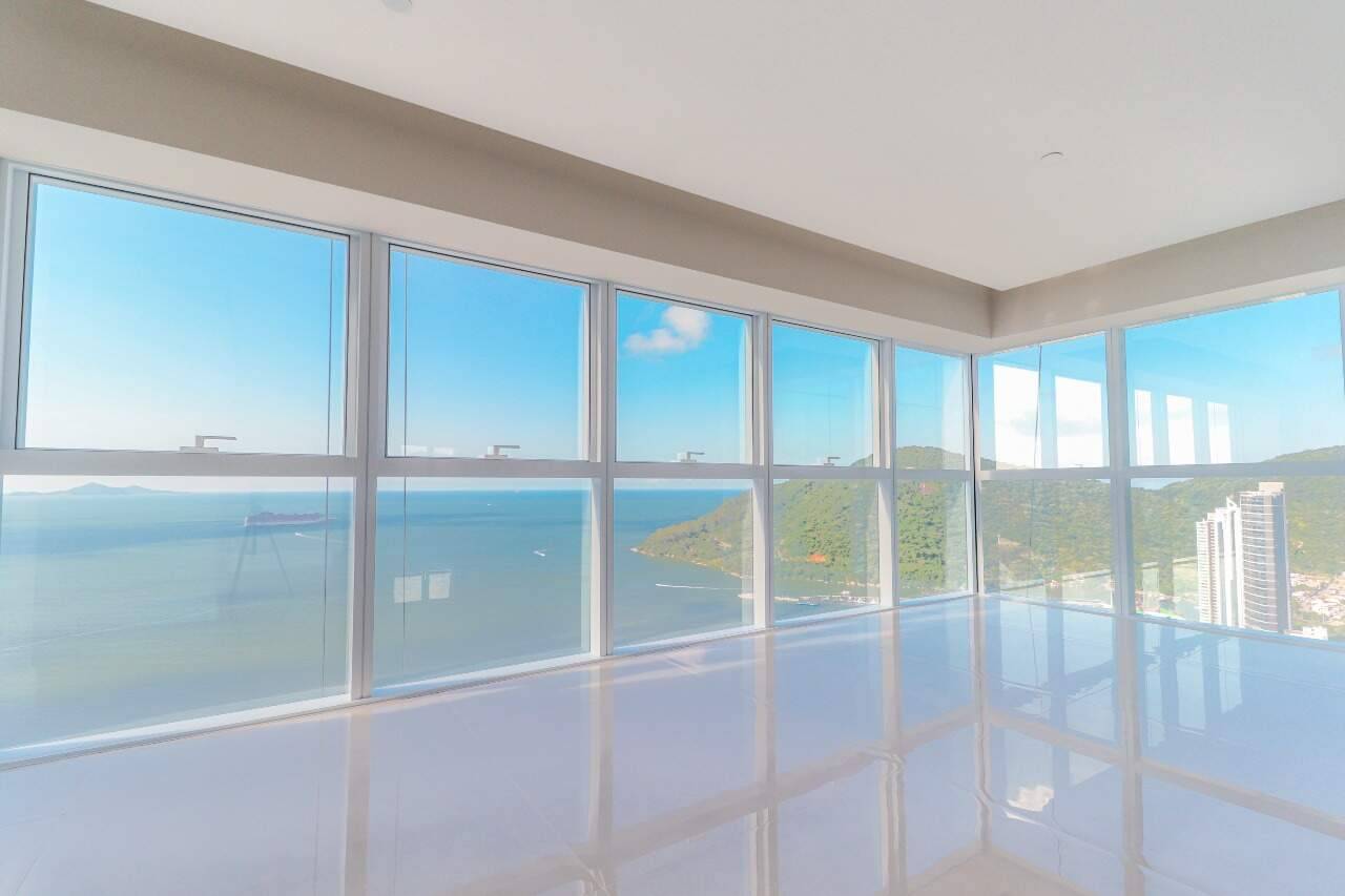 Foto do imóvel Apartamento Frente Mar com 04 suítes no One Tower em Balneário Camboriú