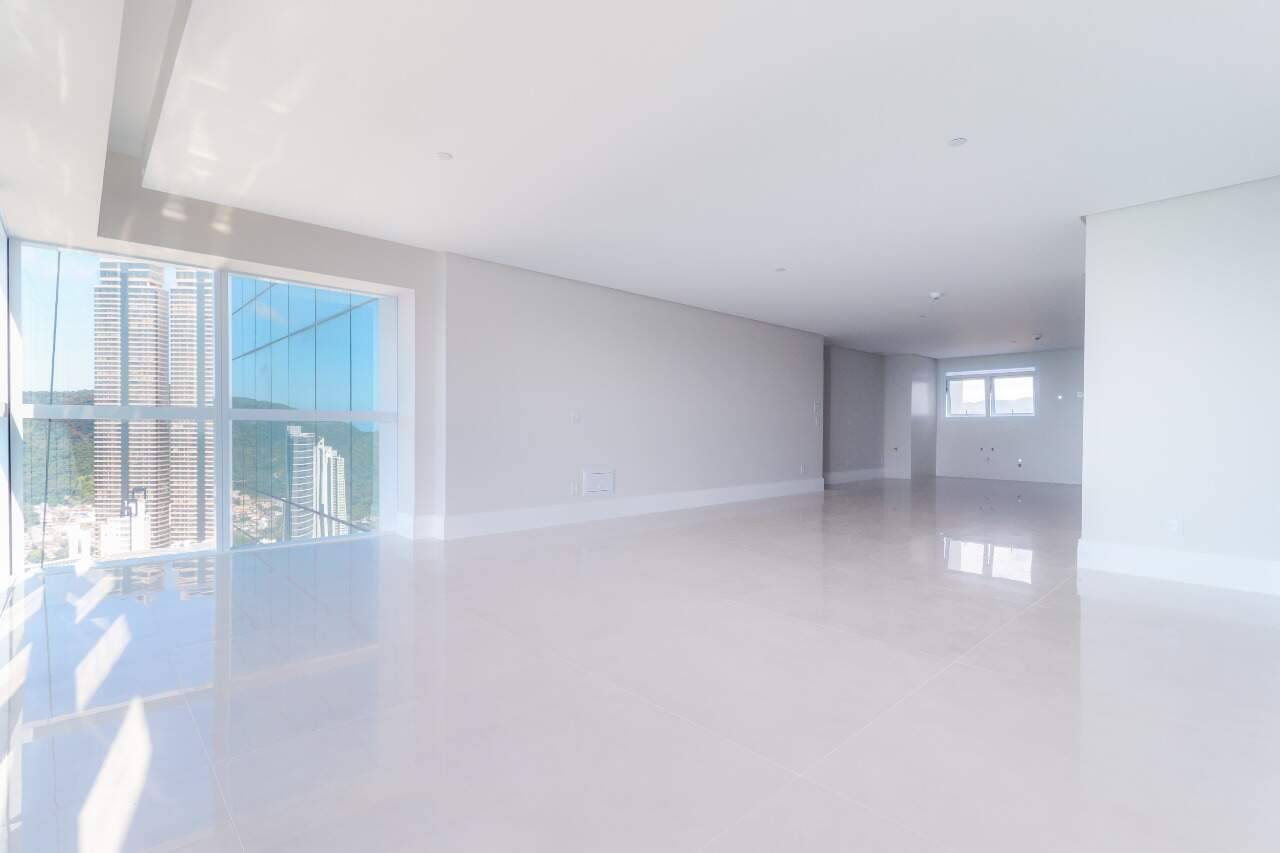Foto do imóvel Apartamento Frente Mar com 04 suítes no One Tower em Balneário Camboriú