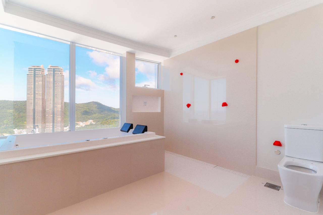 Foto do imóvel Apartamento Frente Mar com 04 suítes no One Tower em Balneário Camboriú