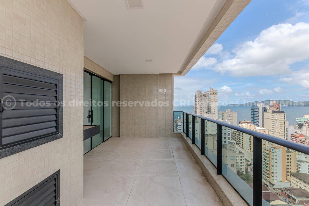 Apartamento com 3 suítes no edifício Greta Palace na Meia Praia em Itapema