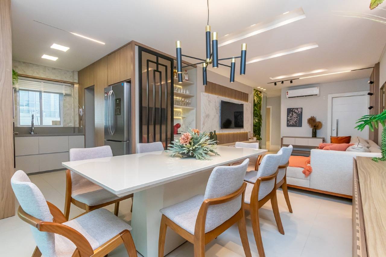 Foto do imóvel Apartamento Mobiliado com 3 Suítes no Edifício Isis Dellagnelo em Meia Praia