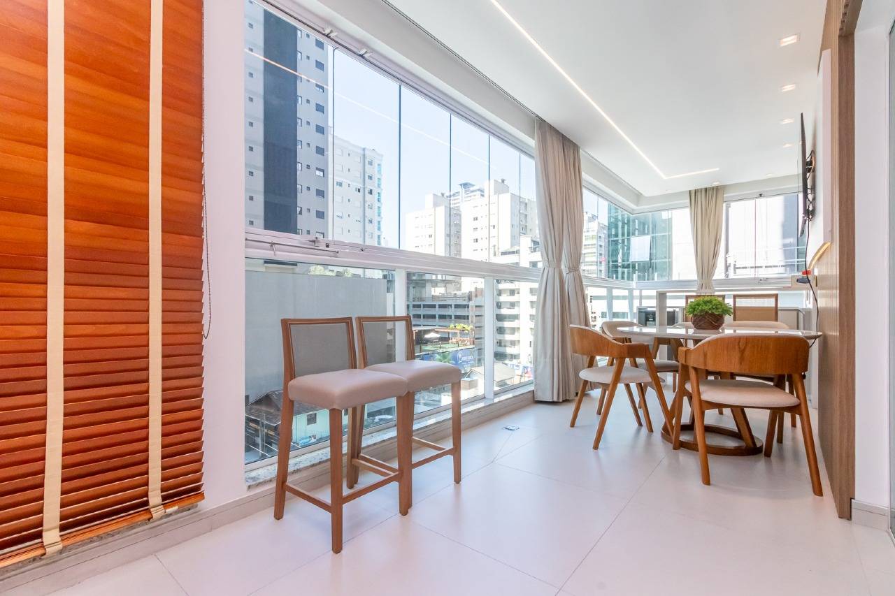 Foto do imóvel Apartamento Mobiliado com 3 Suítes no Edifício Isis Dellagnelo em Meia Praia