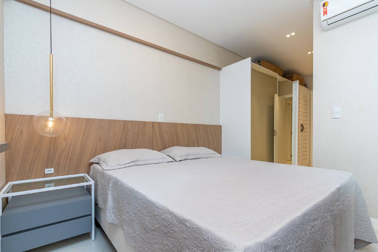 Foto do imóvel Apartamento Mobiliado com 3 Suítes no Edifício Isis Dellagnelo em Meia Praia