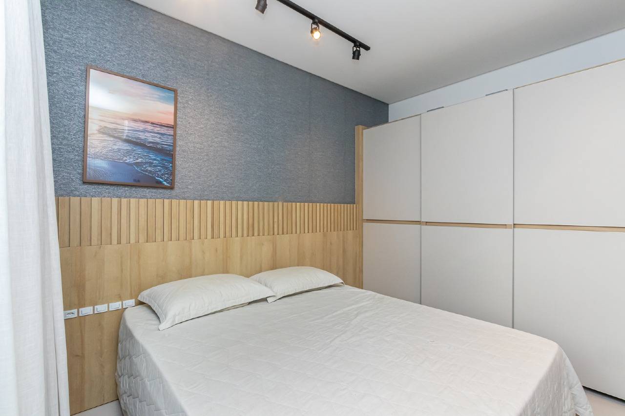 Foto do imóvel Apartamento Mobiliado com 3 Suítes no Edifício Isis Dellagnelo em Meia Praia