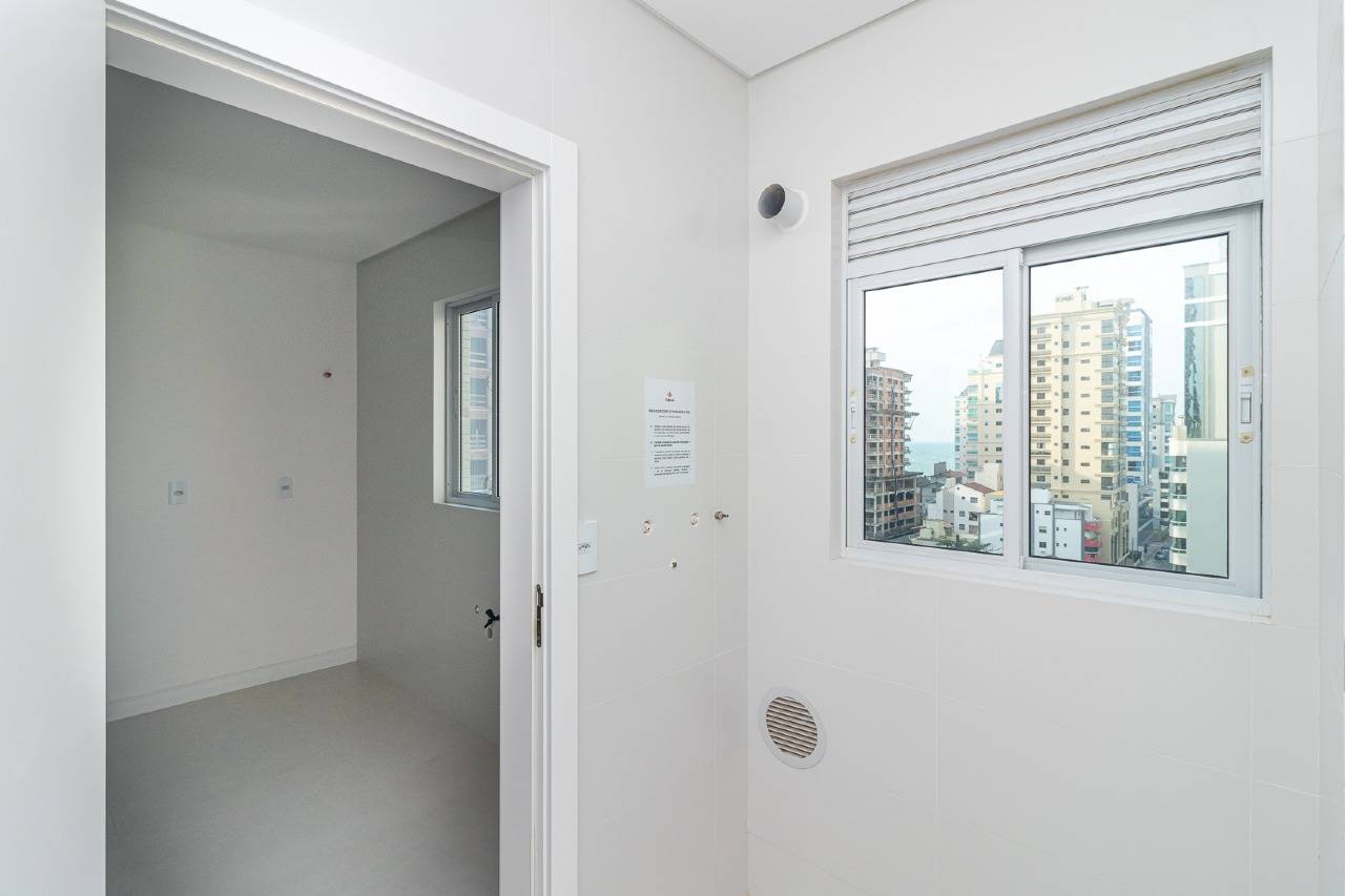 Foto do imóvel Apartamento com 4 Suítes no Edifício Orion Residence em Meia Praia