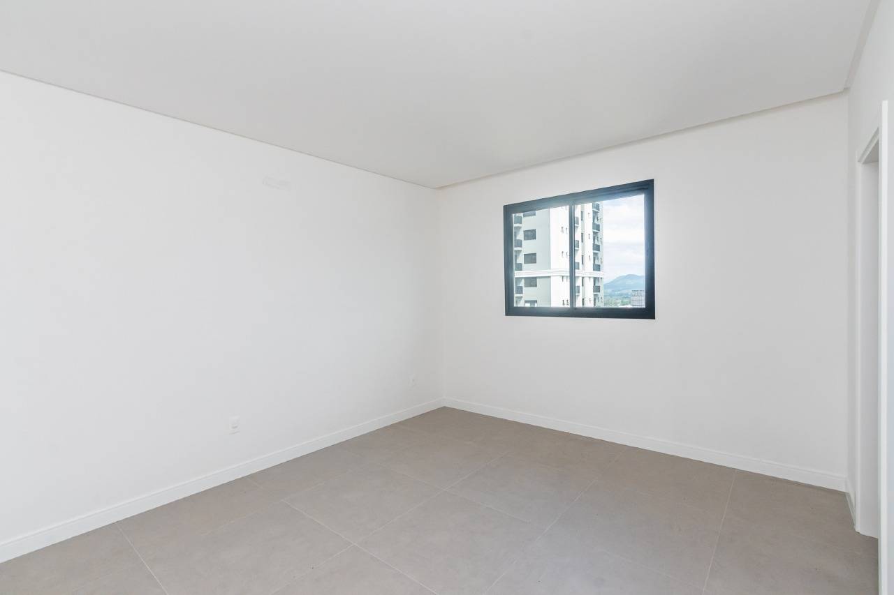 Foto do imóvel Apartamento à venda no Edifício Dom Benedito em Meia Praia – 3 suítes e 2 vagas