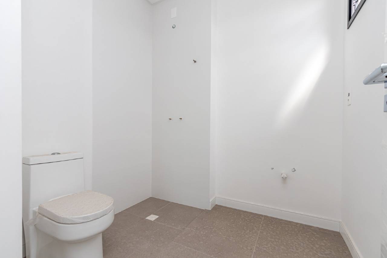 Foto do imóvel Apartamento à venda no Edifício Dom Benedito em Meia Praia – 3 suítes e 2 vagas