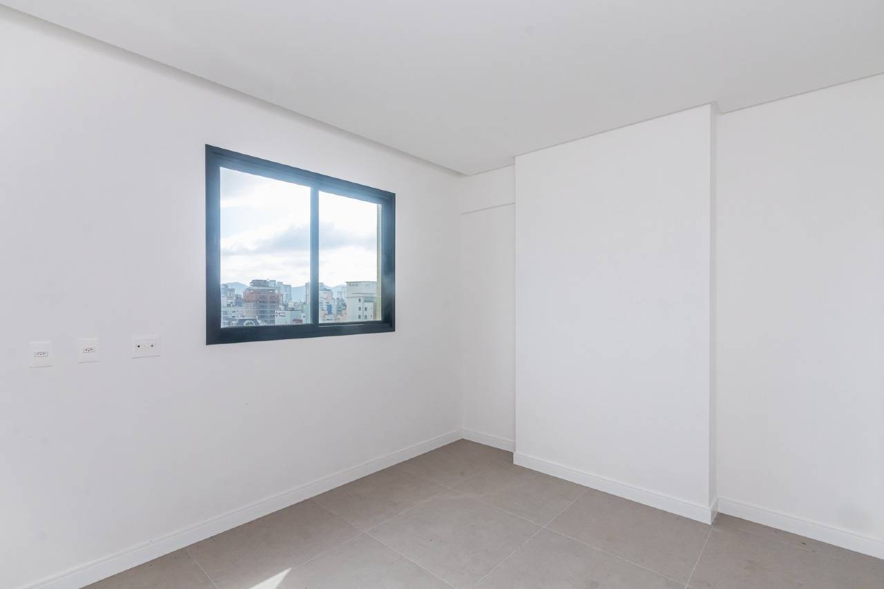 Foto do imóvel Apartamento à venda no Edifício Dom Benedito em Meia Praia – 3 suítes e 2 vagas
