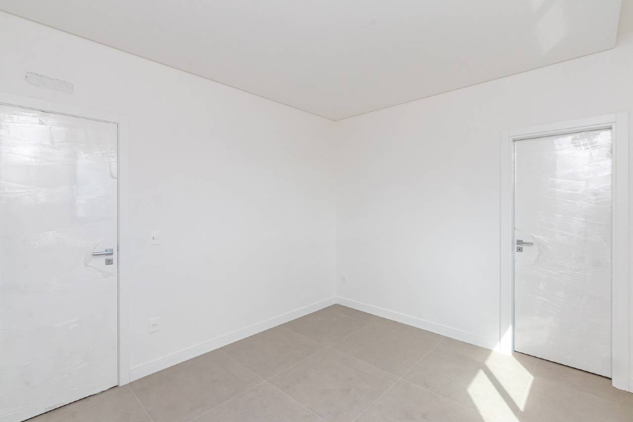 Foto do imóvel Apartamento à venda no Edifício Dom Benedito em Meia Praia – 3 suítes e 2 vagas