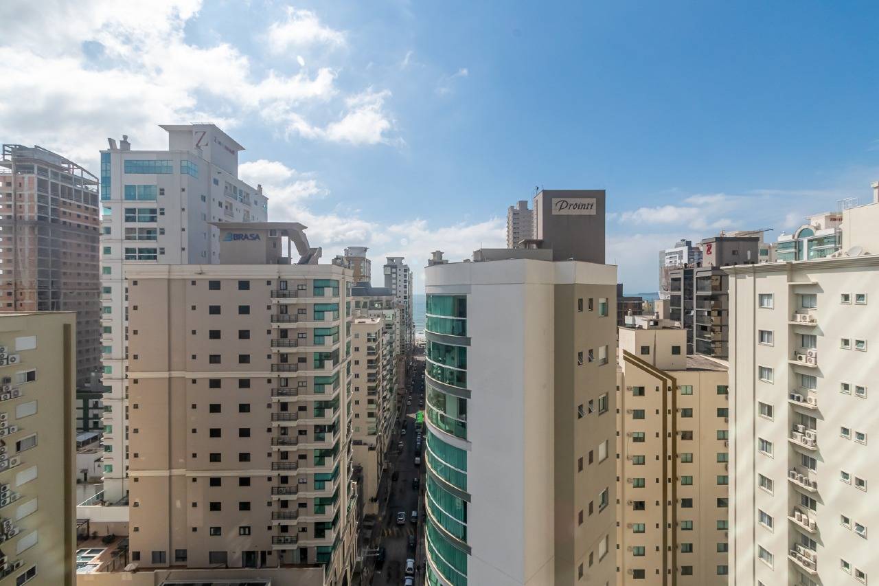 Foto do imóvel Apartamento à venda no Edifício Dom Benedito em Meia Praia – 3 suítes e 2 vagas
