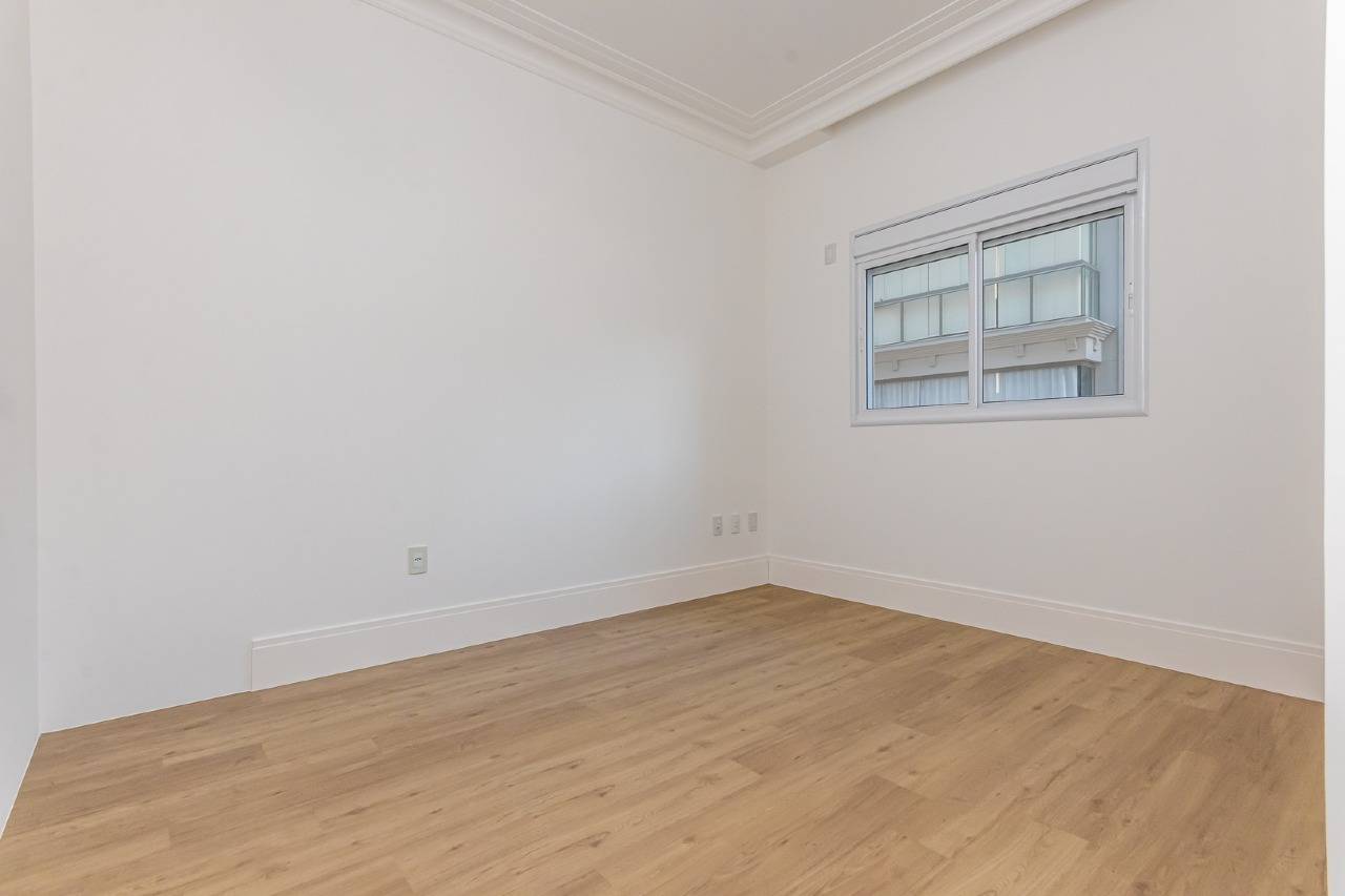 Foto do imóvel Apartamento 4 suítes no Edifício La Belle – 196m² a 60m do mar em Meia Praia, Itapema