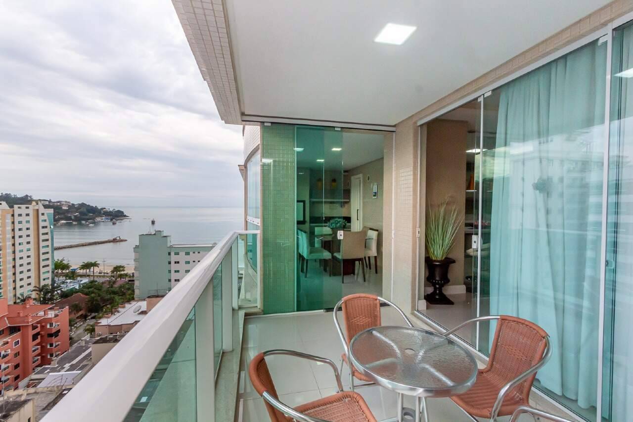 Apartamento mobiliado com 4 suítes no Edifício Le Grand Parc no Centro em Itapema
