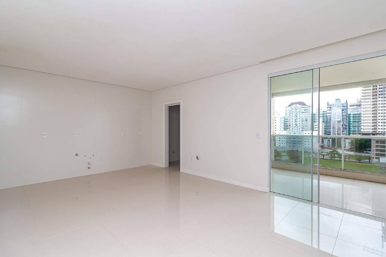 Foto do imóvel Apartamento com 3 suítes em Meia Praia, Itapema/SC.