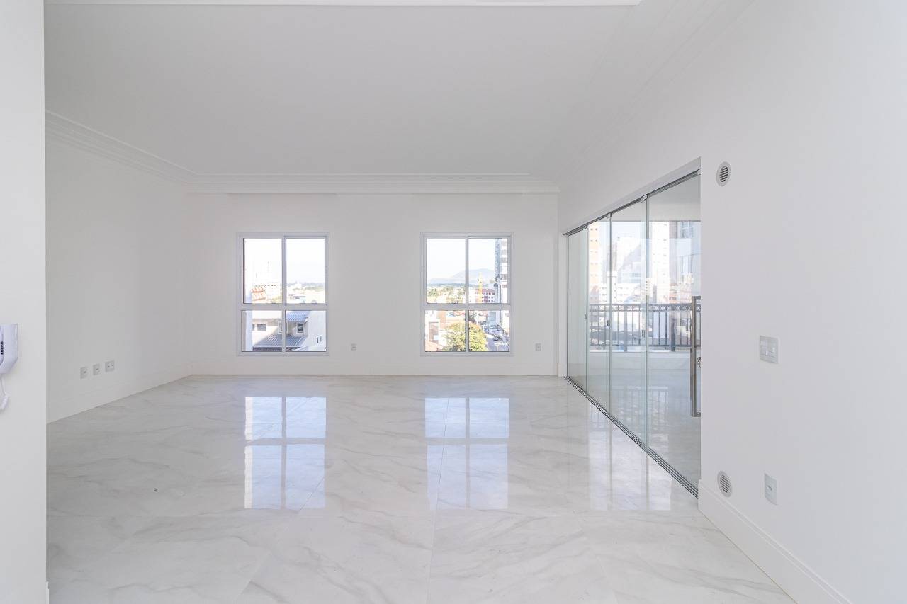 Foto do imóvel Apartamento 4 suítes no Edifício La Belle – 196m² a 60m do mar em Meia Praia, Itapema