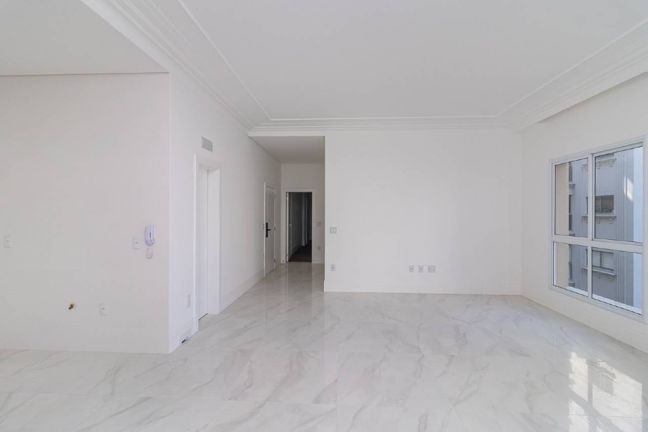 Foto do imóvel Apartamento 4 suítes no Edifício La Belle – 196m² a 60m do mar em Meia Praia, Itapema