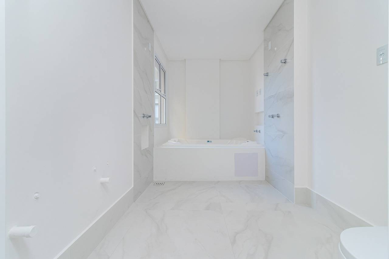 Foto do imóvel Apartamento 4 suítes no Edifício La Belle – 196m² a 60m do mar em Meia Praia, Itapema