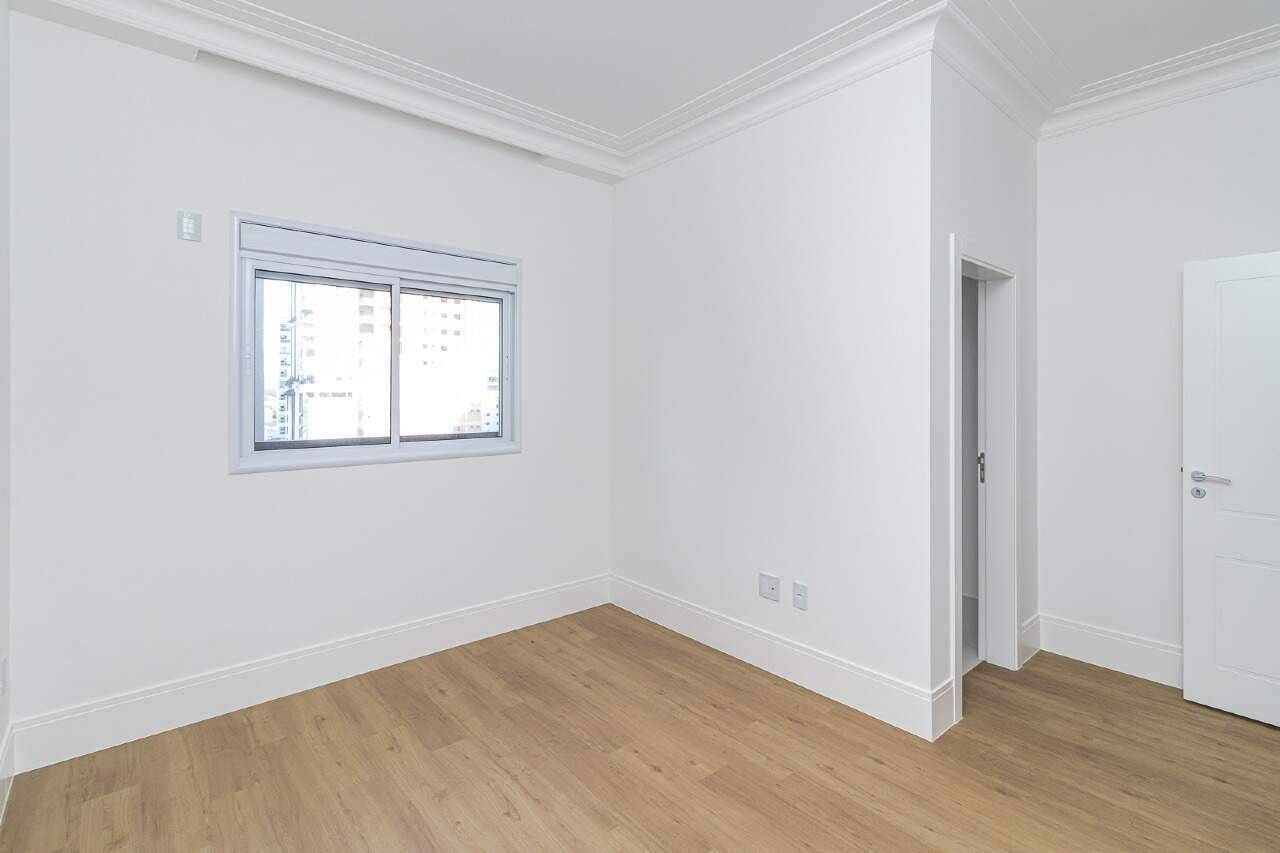 Foto do imóvel Apartamento 4 suítes no Edifício La Belle – 196m² a 60m do mar em Meia Praia, Itapema