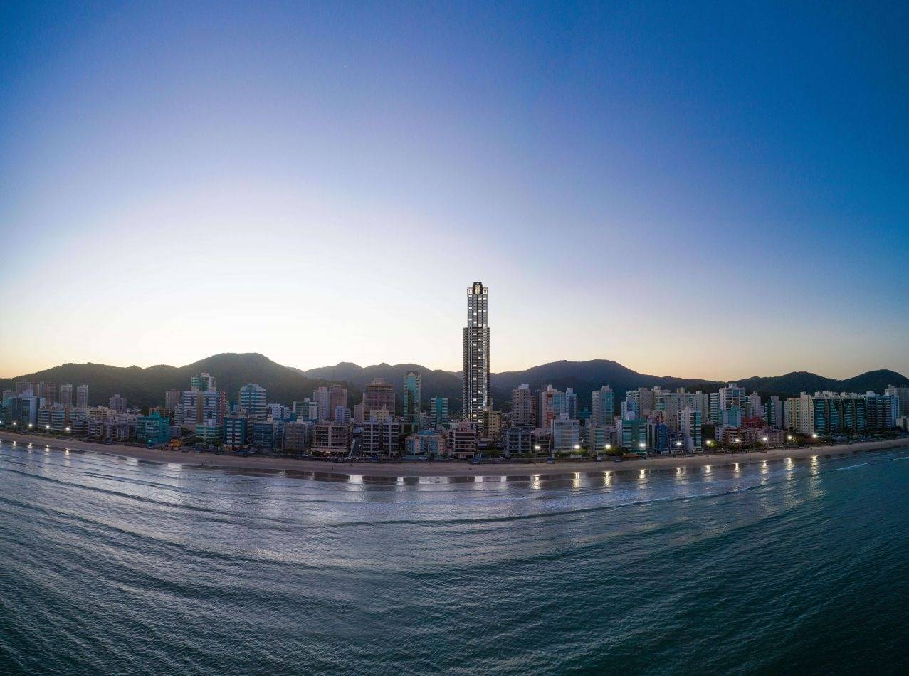 Foto do imóvel Apartamento Alto Padrão na Planta no Edifício La Rocca – 4 Suítes | Centro de Itapema