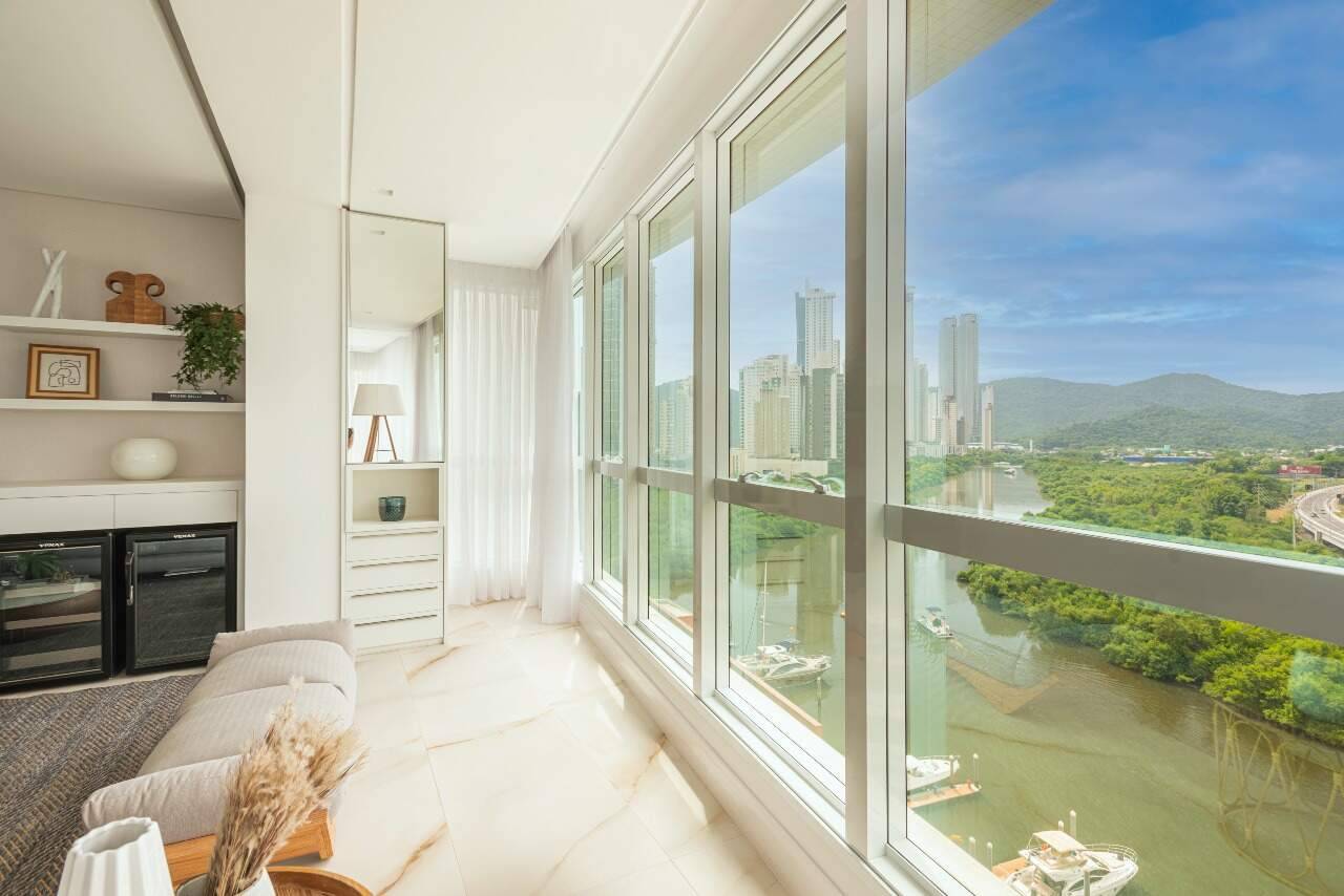 Foto do imóvel Apartamento mobiliado de 182m² no Marina Beach Tower com 3 suítes e marina exclusiva – Balneário Camboriú
