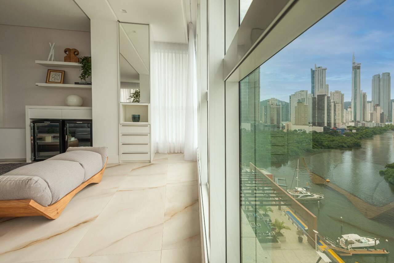 Foto do imóvel Apartamento mobiliado de 182m² no Marina Beach Tower com 3 suítes e marina exclusiva – Balneário Camboriú