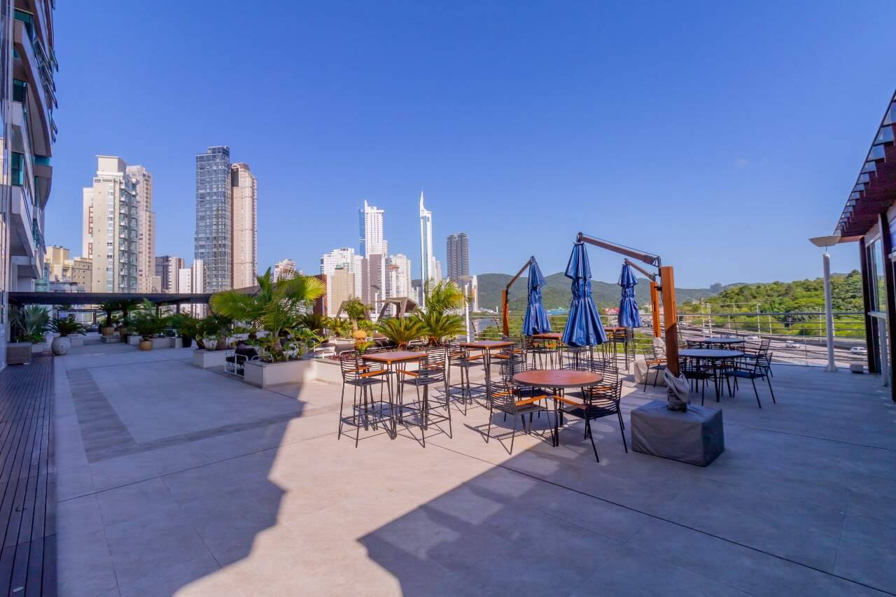 Foto do imóvel Apartamento mobiliado de 182m² no Marina Beach Tower com 3 suítes e marina exclusiva – Balneário Camboriú