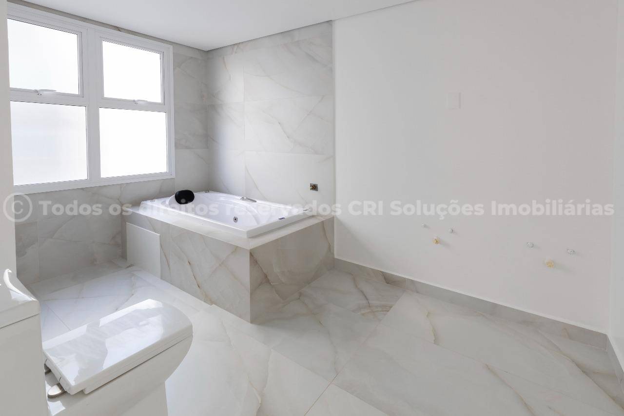 Foto do imóvel Apartamento de alto padrão na Praia Brava Itajaí com 4 suítes e 210m²