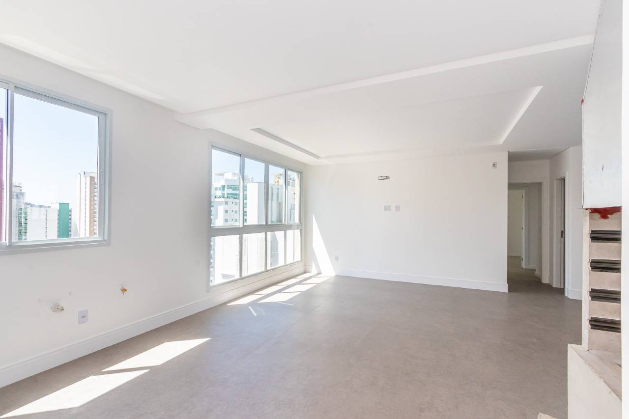 Foto do imóvel Apartamento no Edifício Villa Alba com 4 Suítes, 5 Banheiros e 3 Vagas no Centro de Balneário Camboriú