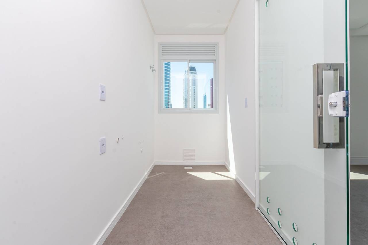 Foto do imóvel Apartamento no Edifício Villa Alba com 4 Suítes, 5 Banheiros e 3 Vagas no Centro de Balneário Camboriú