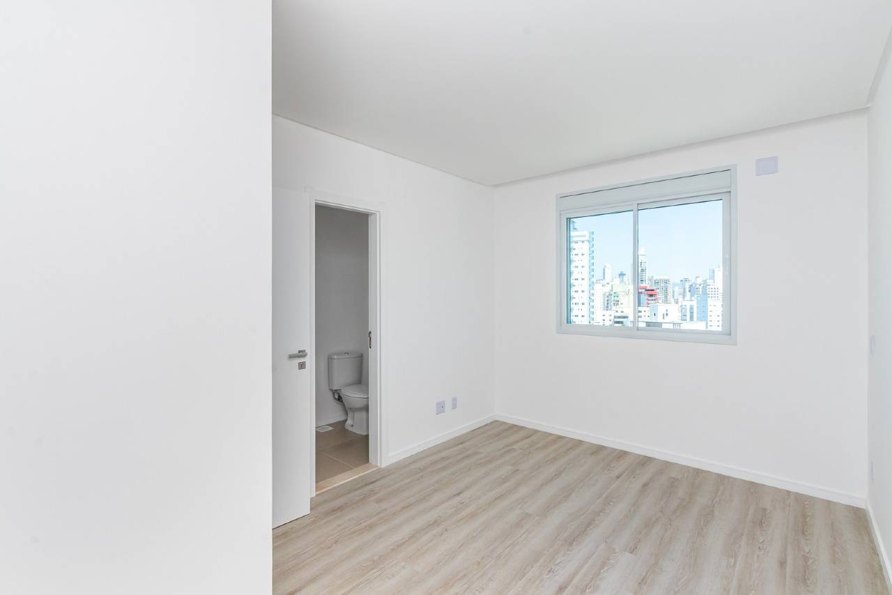 Foto do imóvel Apartamento no Edifício Villa Alba com 4 Suítes, 5 Banheiros e 3 Vagas no Centro de Balneário Camboriú