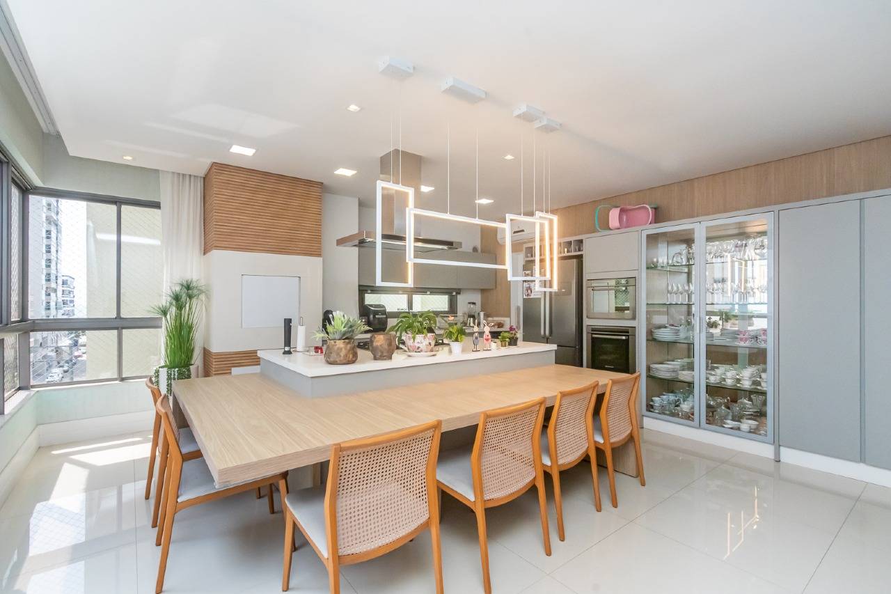 Foto do imóvel Apartamento 4 suites Quadra Mar Mobiliado a venda no Edifício Milano em Meia Praia.