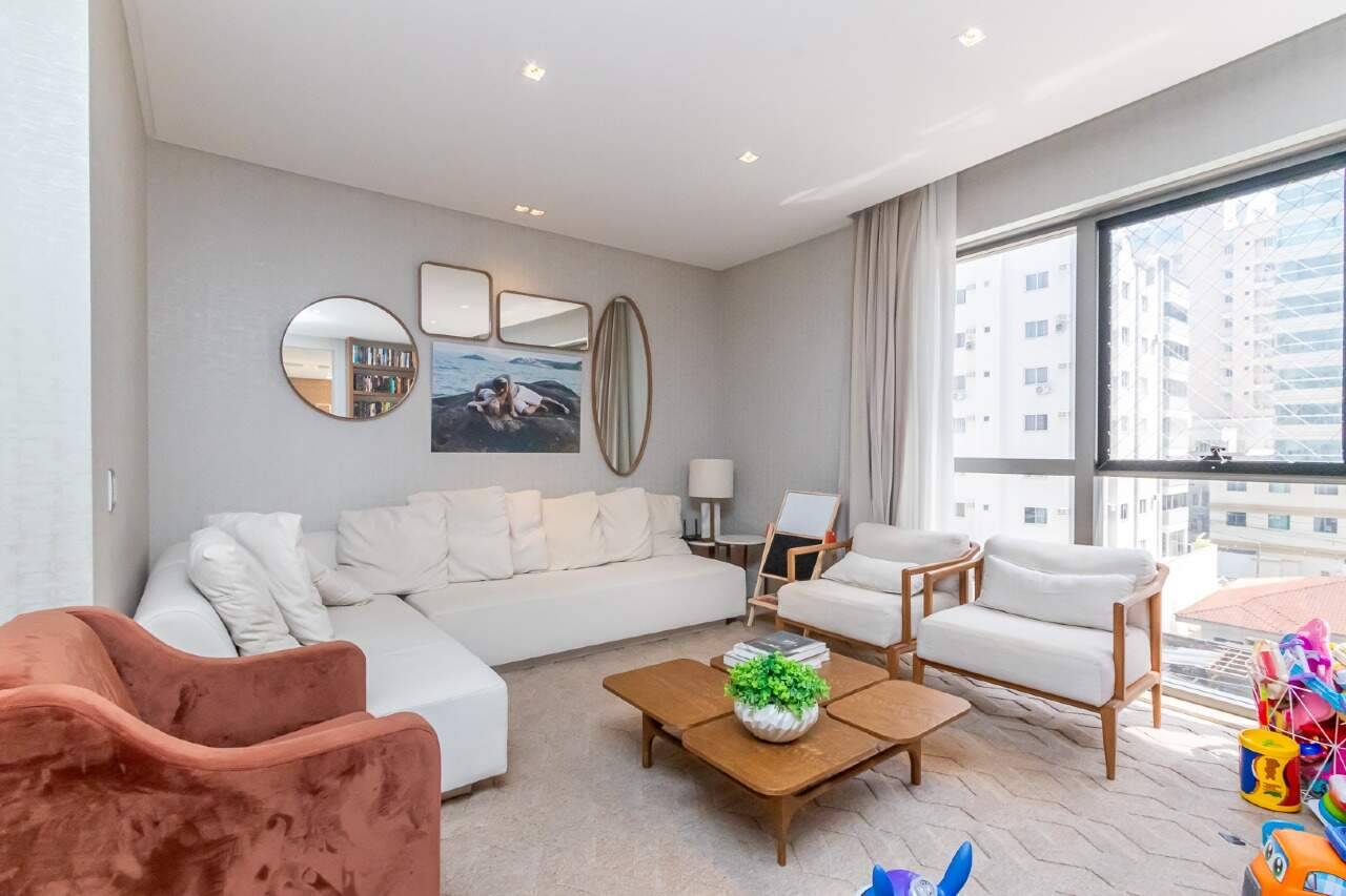 Foto do imóvel Apartamento 4 suites Quadra Mar Mobiliado a venda no Edifício Milano em Meia Praia.