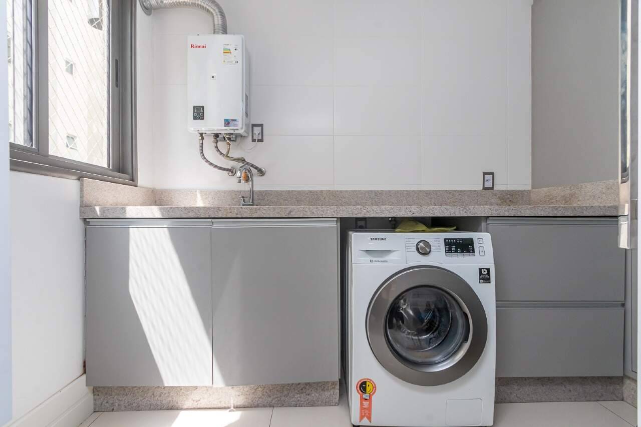 Foto do imóvel Apartamento 4 suites Quadra Mar Mobiliado a venda no Edifício Milano em Meia Praia.