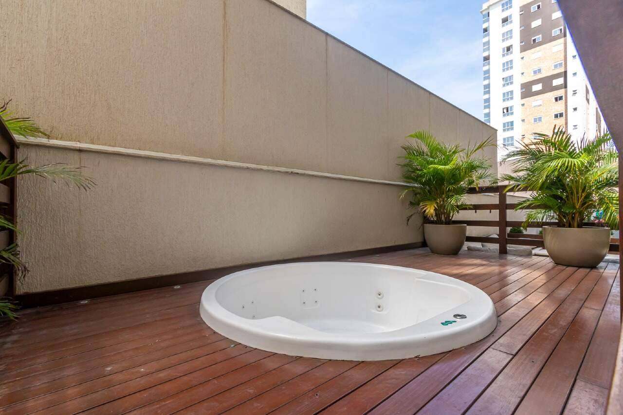 Foto do imóvel Apartamento 4 suites Quadra Mar Mobiliado a venda no Edifício Milano em Meia Praia.