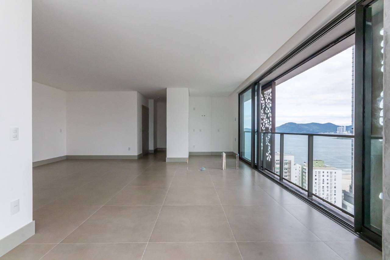 Apartamento com 3 suítes no Edifício Empire no Pioneiros, Balneário Camboriú